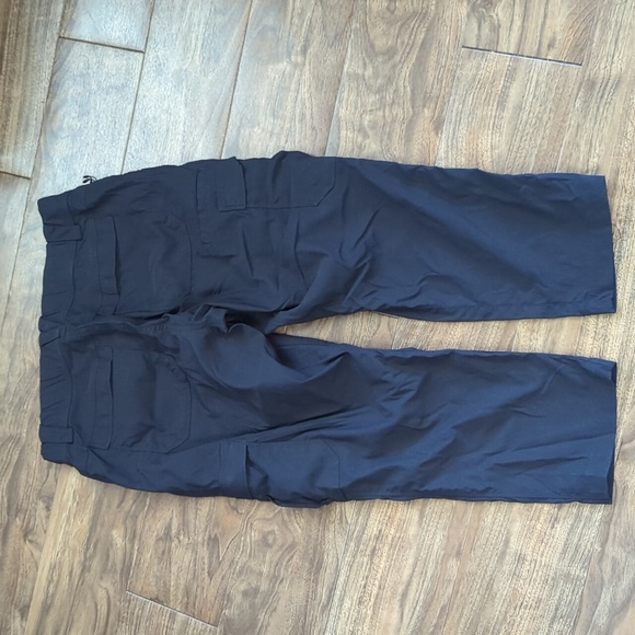 Duluth Trading Co Capri Pants - Picture 2 of 9